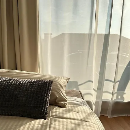 Stylish Oasis Near Frankfurt With Sunny Roof Terrace, 1 Bedroom