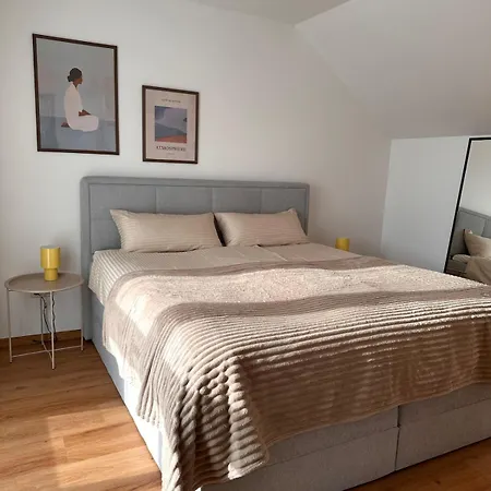 Stylish Oasis Near Frankfurt With Sunny Roof Terrace, 1 Bedroom 아파트 Bickenbach (Hessen)