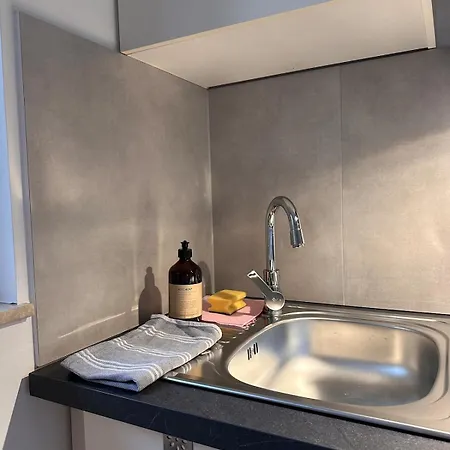 아파트 Stylish Oasis Near Frankfurt With Sunny Roof Terrace, 1 Bedroom Bickenbach (Hessen)