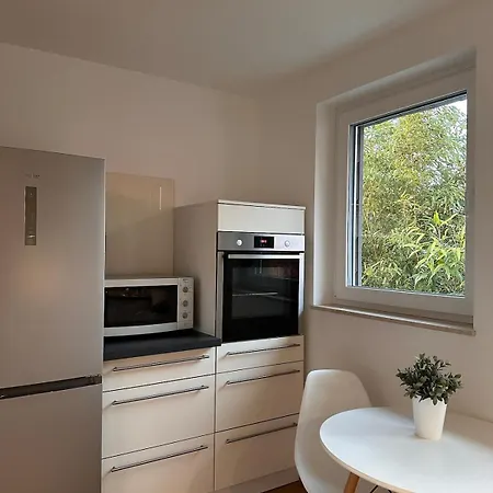 Stylish Oasis Near Frankfurt With Sunny Roof Terrace, 1 Bedroom 아파트 Bickenbach (Hessen)
