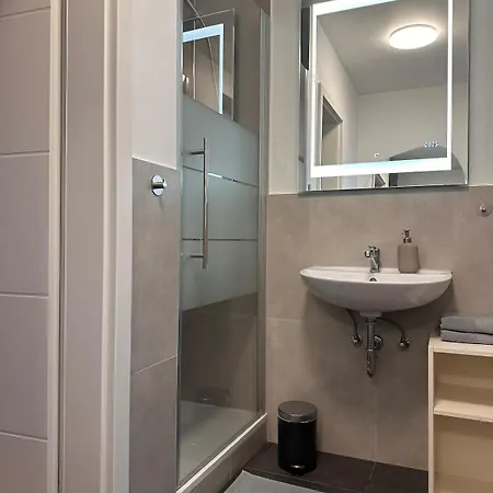아파트 Stylish Oasis Near Frankfurt With Sunny Roof Terrace, 1 Bedroom Bickenbach (Hessen)