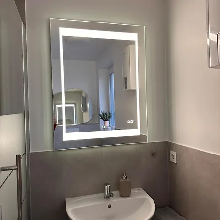 Stylish Oasis Near Frankfurt With Sunny Roof Terrace, 1 Bedroom Appartement *