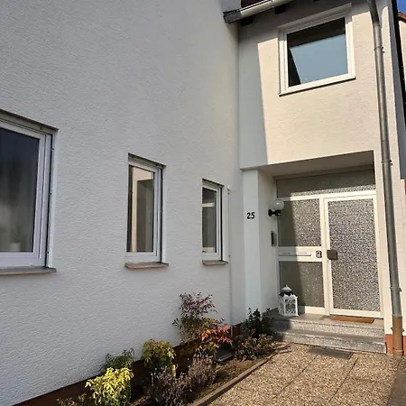 Stylish Oasis Near Frankfurt With Sunny Roof Terrace, 1 Bedroom 아파트 Bickenbach (Hessen)